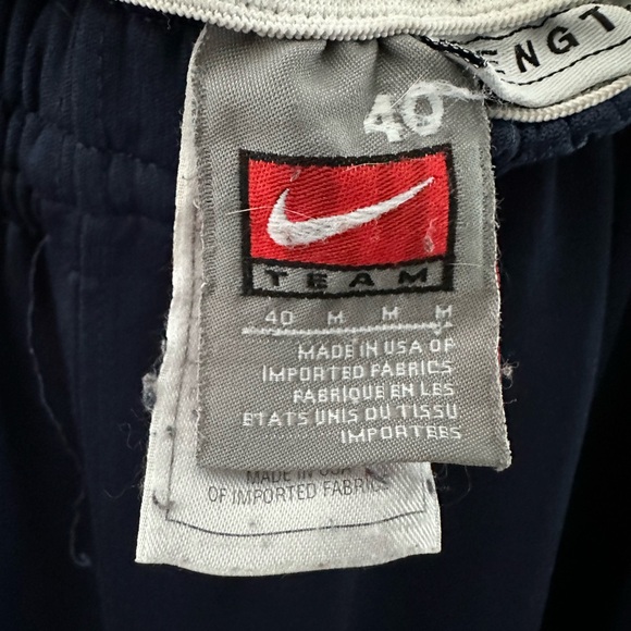 Authentic West Virginia mountaineer basketball shorts, Nike brand size 40 - Picture 4 of 5